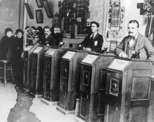 Peripherieperiode - Kinetoscope Arcade